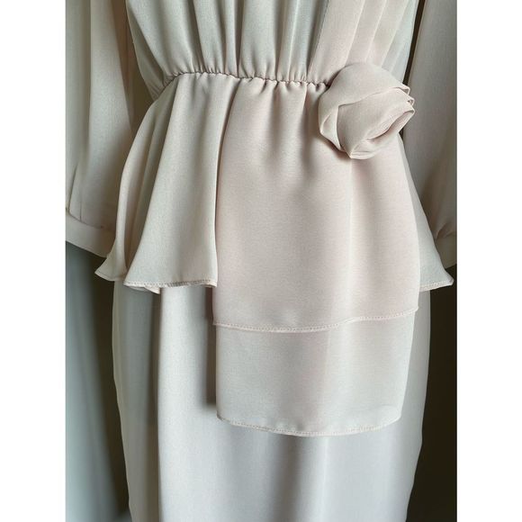 Vintage Nude Dress w Feminine Detailing - Picture 3 of 10